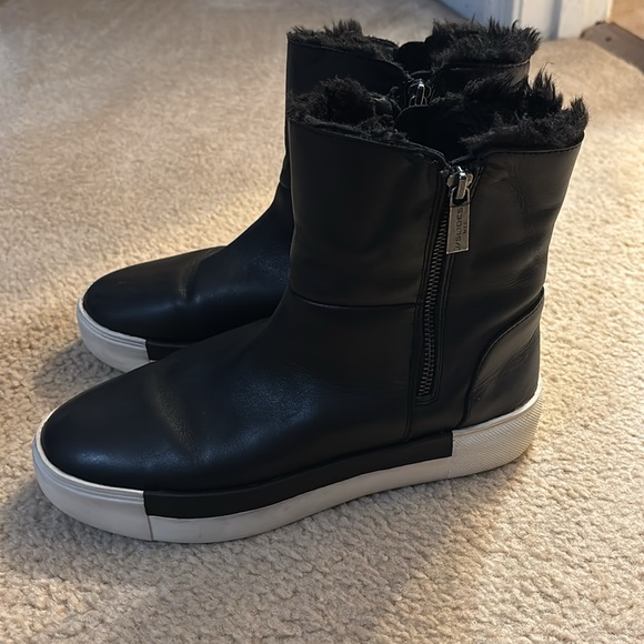 J/SLIDES 
Women's Victory Waterproof Platform Boots - Picture 2 of 10